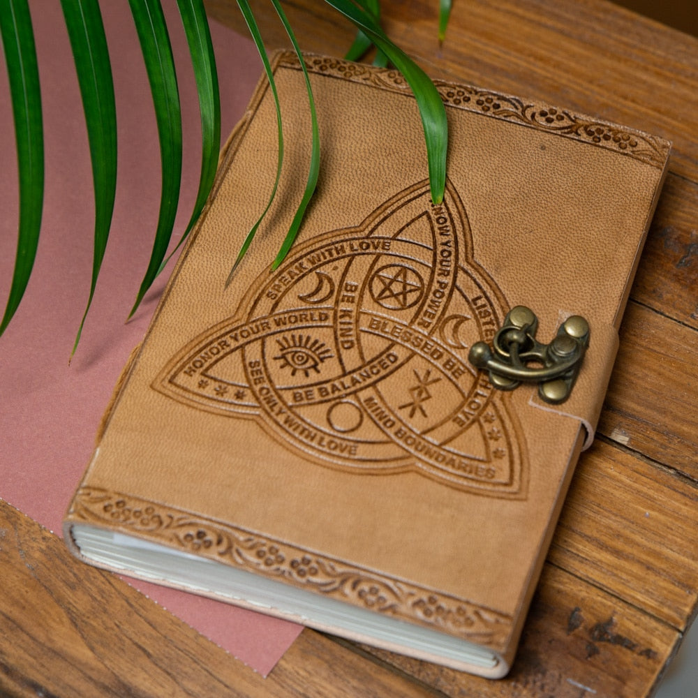 Spiritueel Notitieboekje Leer met Keltische Knoop (17,5 x 13 cm) – Handgemaakt