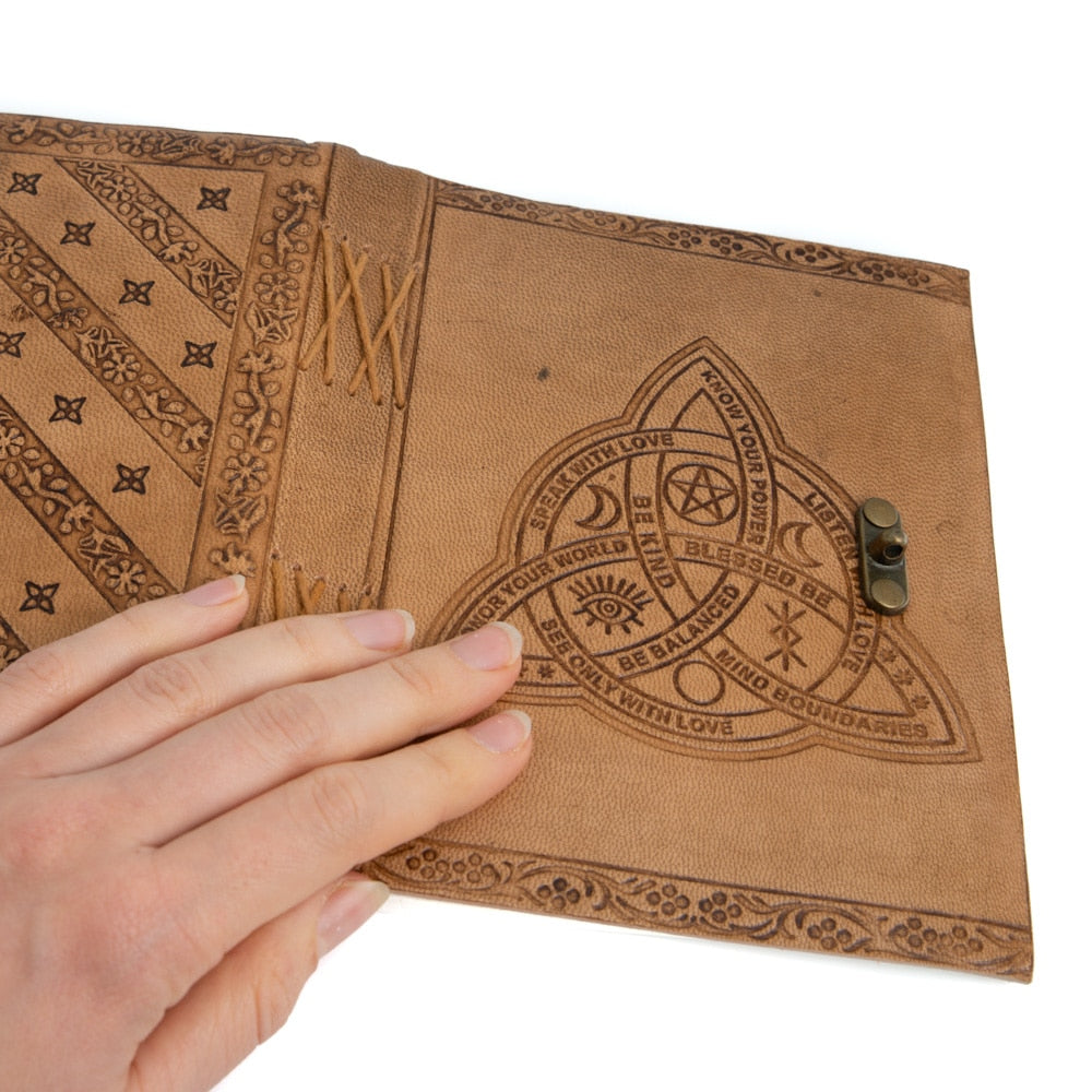 Spiritueel Notitieboekje Leer met Keltische Knoop (17,5 x 13 cm) – Handgemaakt