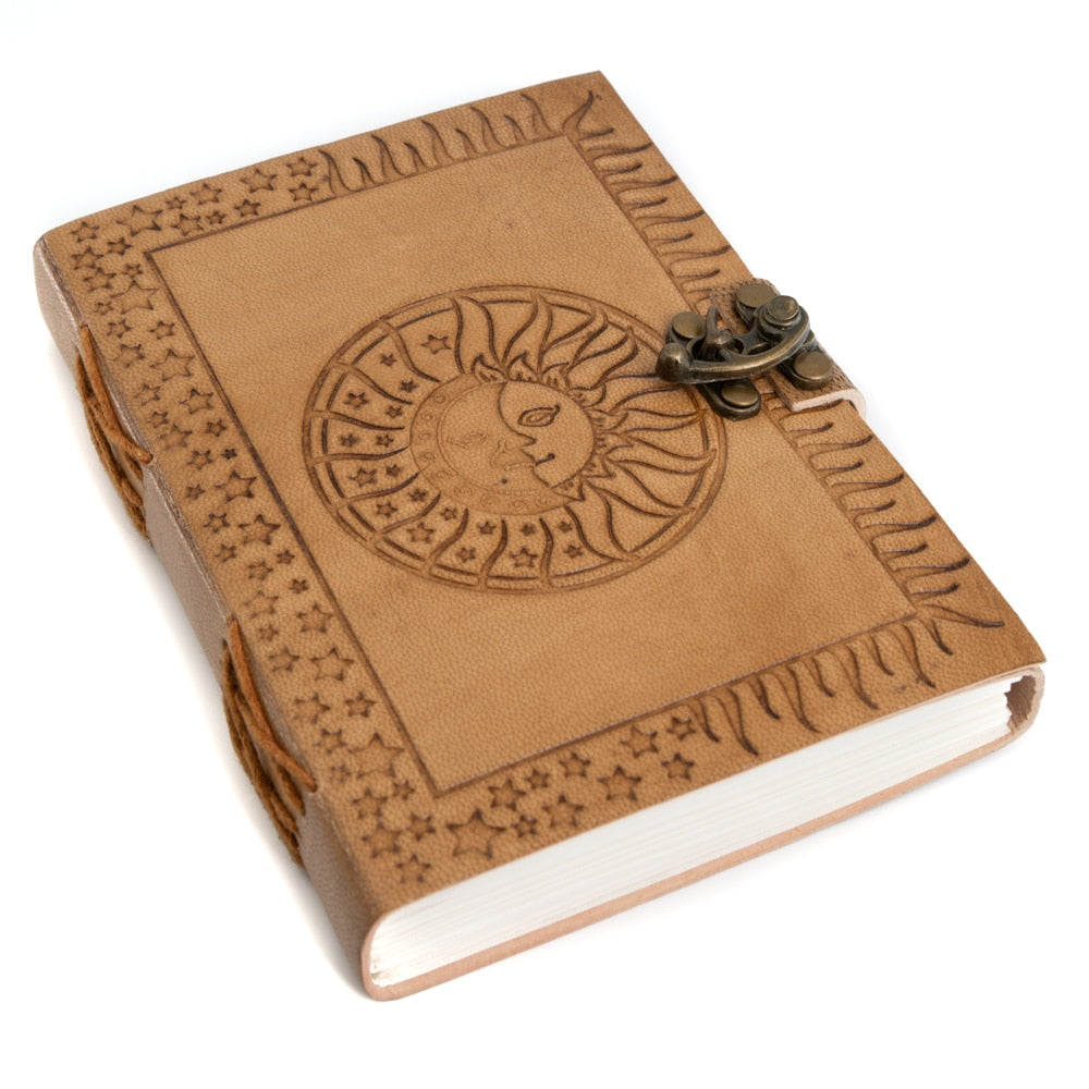 Spiritueel Notitieboekje Leer met Zon/Maan (17,5 x 13 cm) – Handgemaakt