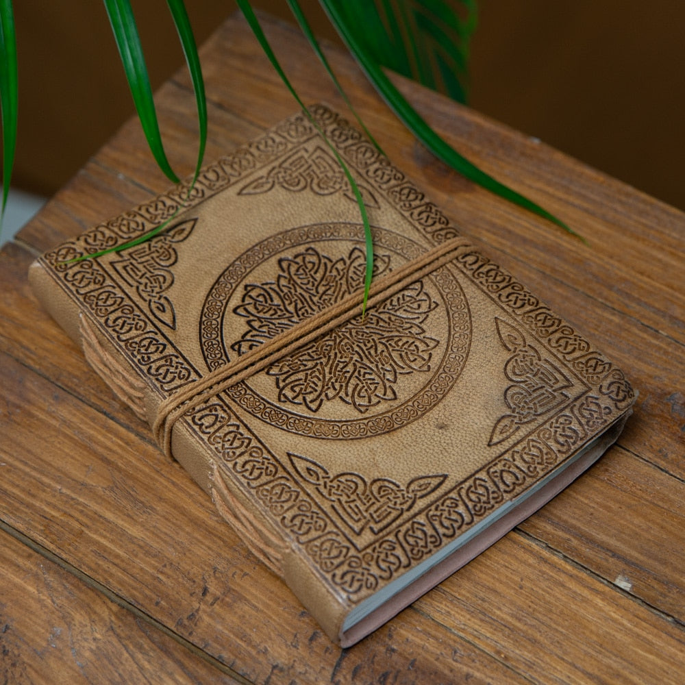 Spiritueel Notitieboekje Leer Mandala (17,5 x 13 cm) – Handgemaakt