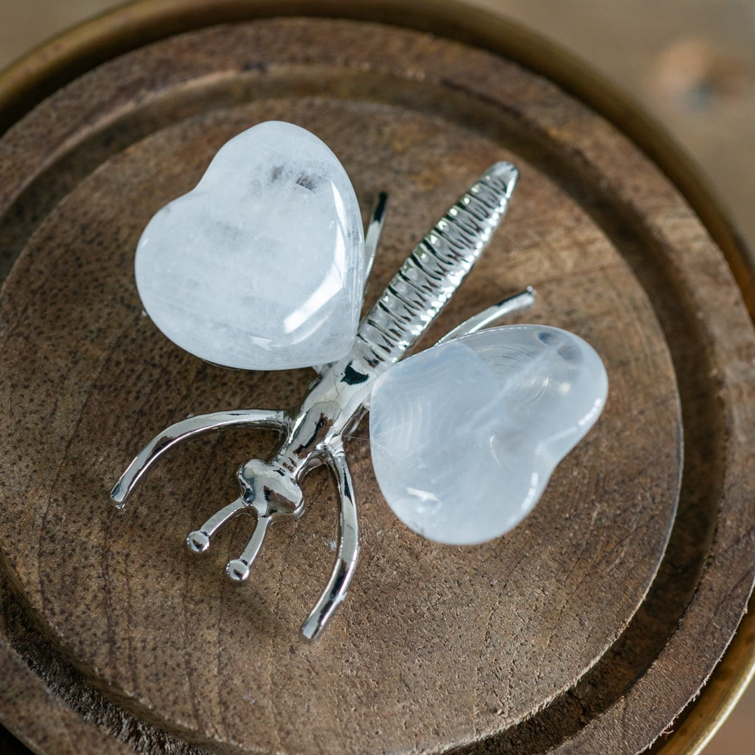 Edelsteen Bergkristal Vlinder  – Zilverkleurig & Hartjes (ca. 4,5 x 4 cm)