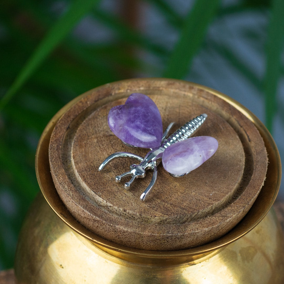 Edelsteen Amethist Vlinder  – Zilverkleurig & Hartjes (ca. 4,5 x 4 cm)