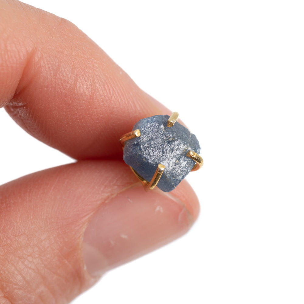 Edelsteen Oorstekers Ruwe Saffier – 925 Zilver & Verguld