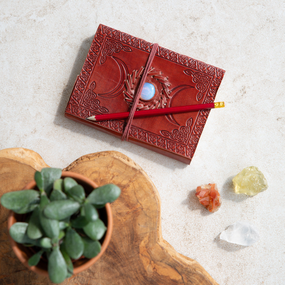 Spiritueel Notitieboekje Leer met Opaliet (17,5 x 13 cm) – Handgemaakt
